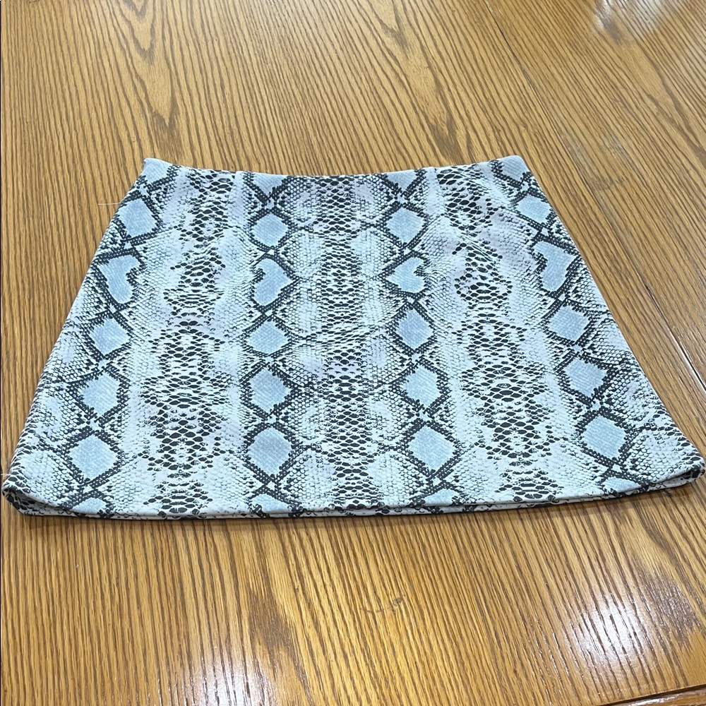 Chic Snakeskin Pattern Mini Skirt